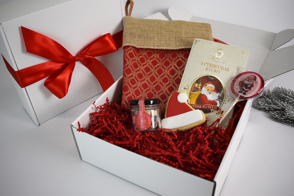 Santa’s Treats — Γιορτινή κάλτσα, σοκολάτα, μπισκότο, καραμέλες και γλειφιτζούρι.