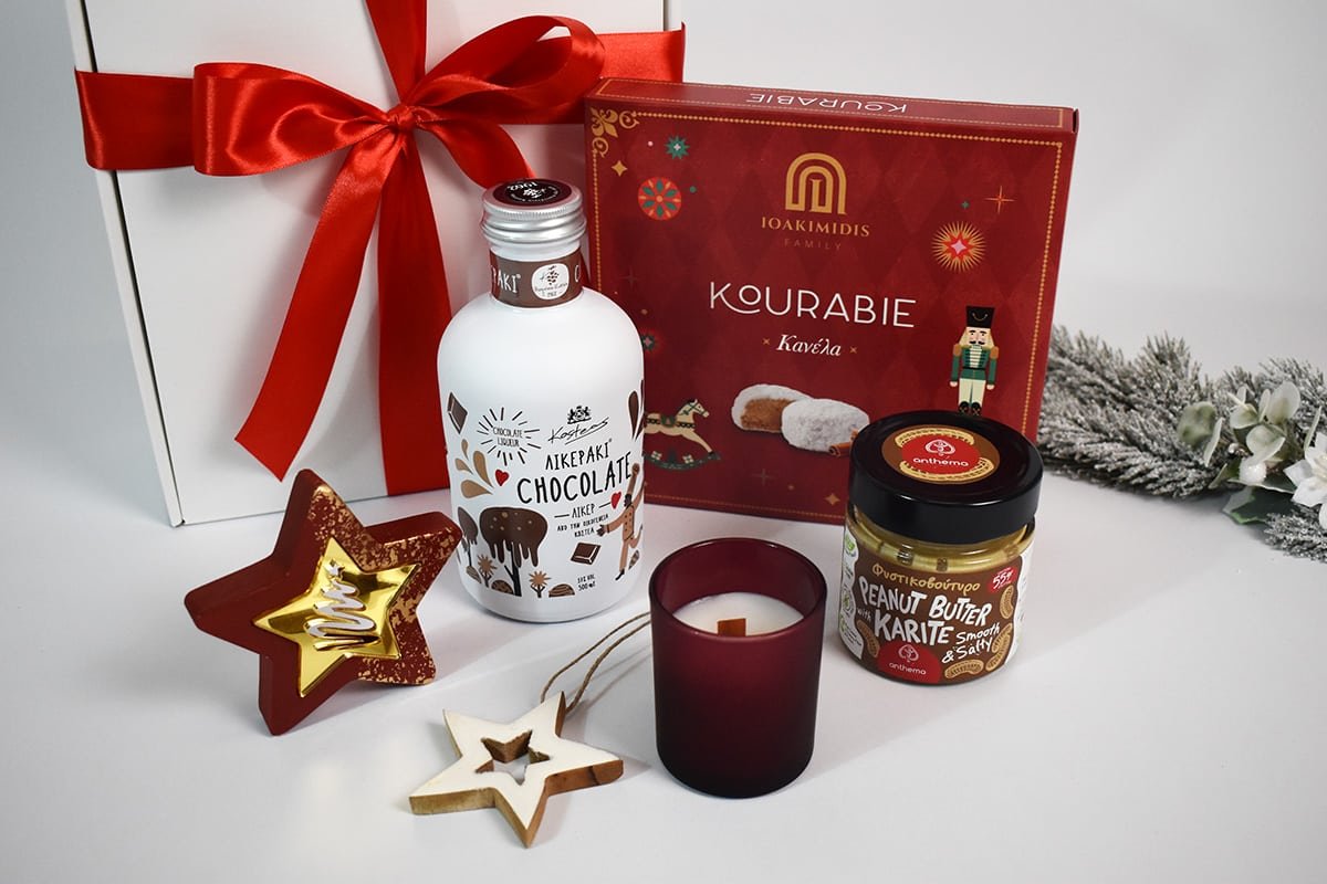 Sweet Gesture — Λικέρ σοκολάτας, κουραμπιέδες, άλειμμα, κερί και κόκκινο διακοσμητικό αστέρι.